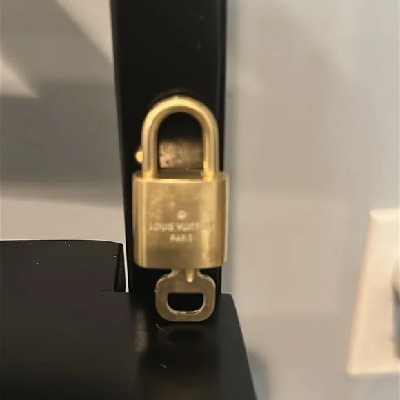 LV lock and key #448 - Picture 2 of 3